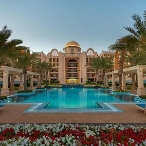 Apartament Globalstay At Palm Jumeirah Beachfront Paradise With Pool And Gym, Dubaj